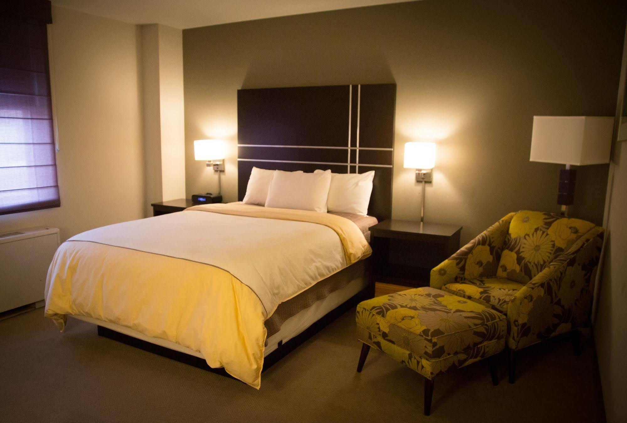 Iowa House Hotel Айова-Сіті Екстер'єр фото